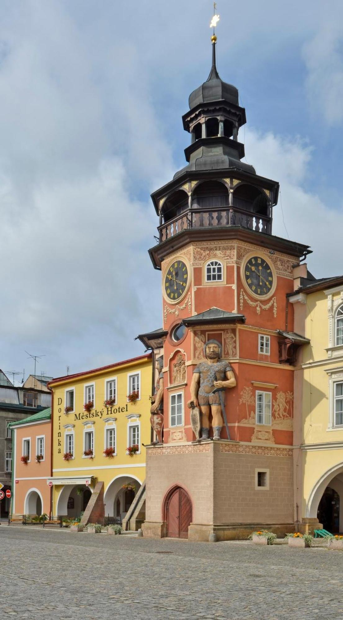 Mestsky Hotel Dorinka Hostinné Exterior foto